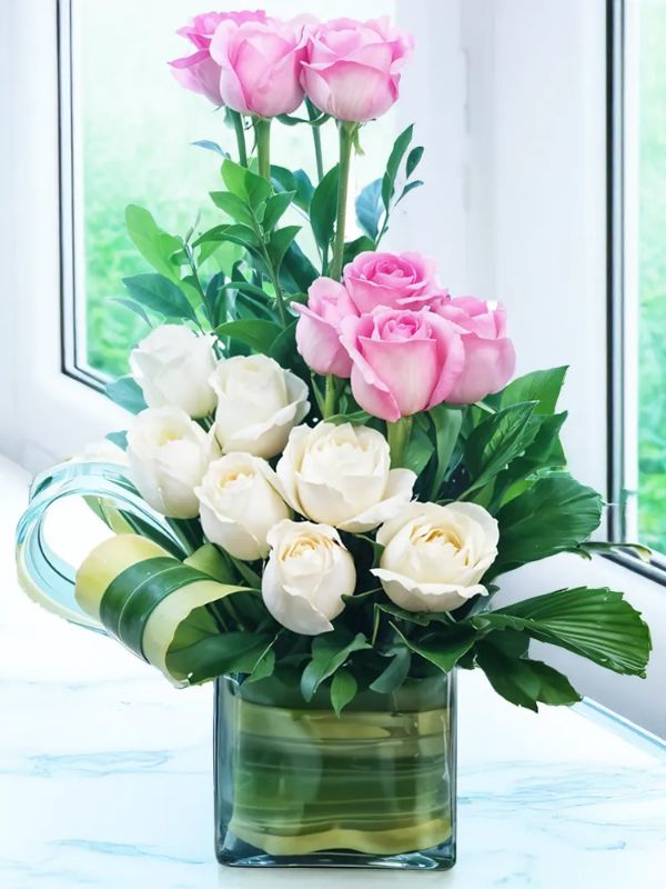 Malatya Çiçekçi - Vazoda Gül ve Papatyalar